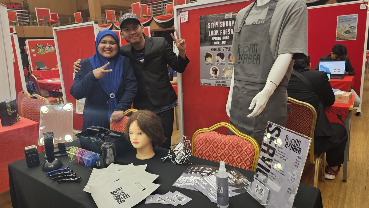 msumalaysiaFISE's tweet image. Diploma students from Media Science &amp;amp; Graphic (MSG), Information Sciences &amp;amp; Computing (ISC) and Engineering &amp;amp; Technology (ENT) are showcasing their Final Year Projects at the Media Engineering Technology Exhibition (METEX) 🎓✨

#MSUmalaysia 
#MSUFISE 
#METEX