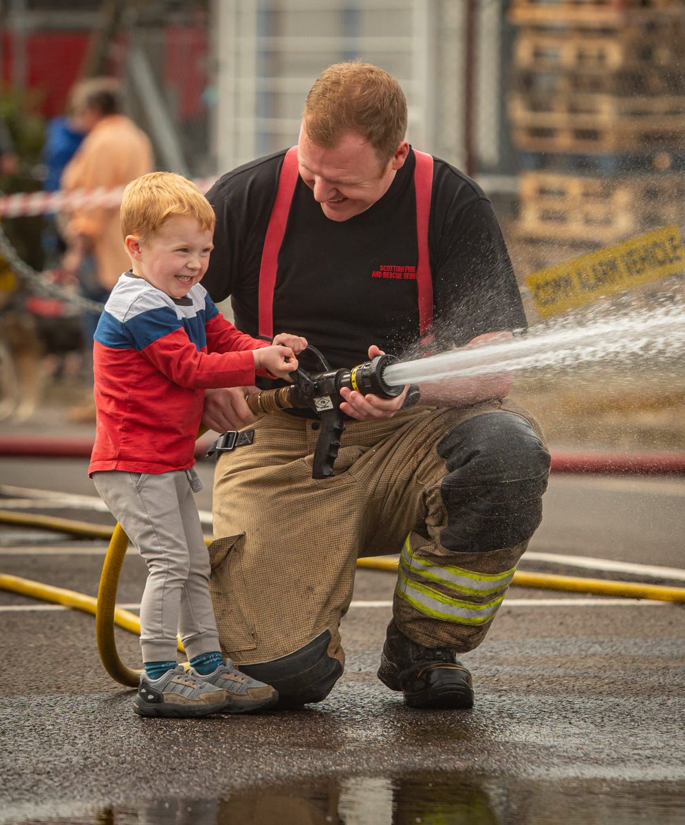 FirePerth's tweet image. 🛟🚁🪖🙌🏼THANK YOU! 🙌🏼🚒🚓🚑

A huge thank you to everyone who came along to our Emergency Services Day! 

Over 1,800 of you joined us, and together we raised an amazing £560 for @firefighters999 🤩

A special thank you to all the emergency services and volunteers who took part🤍