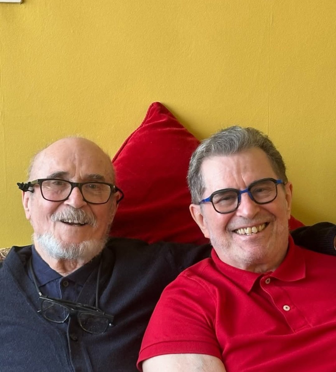 Portsmouth brothers Phil &amp; Derek Shulman pictured last week. From an incredibly talented family, they founded one of my favourite bands #GentleGiant. They were in Simon Dupree,etc before that..Derek on the right,sang 'Kites' aged 20 in 1967. I love them. ❤️