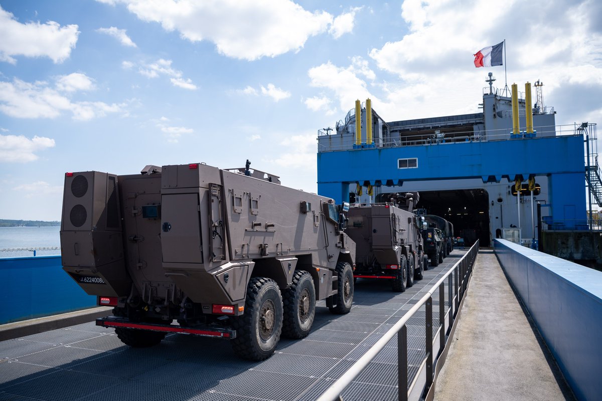 armeedeTerre's tweet photo. Catamaran 2025 🌊

Opérations amphibies, combat terrestre, coordination interarmées… Cet exercice, au cœur de #Polaris25, prouve que la France sait projeter sa puissance depuis la mer, dans un environnement tactique complexe ⚔️

@MarineNationale @exercitooficial @2eRIMa