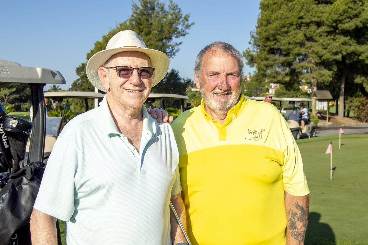 ProvincialGran's tweet photo. ⛳️ El trofeo John William Harvey fue entregado por el Gran Maestro Provincial R.H. Rodney Bignell al equipo ganador de la Logia San Juan de España nº 28 formado por Jason Fowler, Ian Makin y Rob Baxter. #GLPV https://t.co/HLW6xKV51y