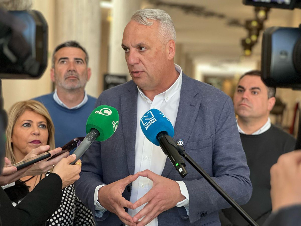 PSOE de Cádiz (@psoecadiz) on Twitter photo 🌹Desde el PSOE de Cádiz, <a href="/JCRuizBoix/">J. C. Ruiz Boix</a> celebra una nueva reducción del paro en la provincia con la cifra más baja en los últimos 17 años.
📍Más información, en nuestra página web:
👉🏻 psoedecadiz.es/el-psoe-celebr… 🌹Desde el PSOE de Cádiz, <a href="/JCRuizBoix/">J. C. Ruiz Boix</a> celebra una nueva reducción del paro en la provincia con la cifra más baja en los últimos 17 años.
📍Más información, en nuestra página web:
👉🏻 psoedecadiz.es/el-psoe-celebr…