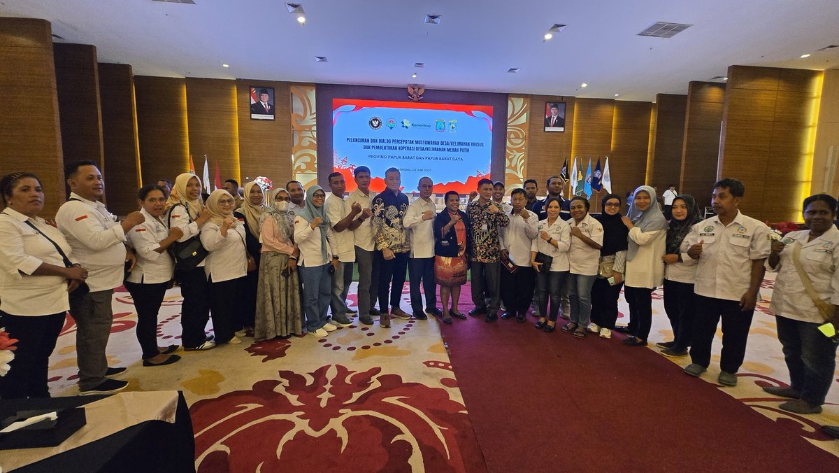 Darma_1975's tweet photo. Papua musdessus Koperasi Desa Merah Putih bersama Menteri Desa

#KopdesHadirdiPapua

@prabowo
@YandriSusanto27
@ArizaPatria
@taufikmadjid71
@kemendespdt
@bpsdmkemendesa
@desapenusantara https://t.co/L1XxWkvQXw