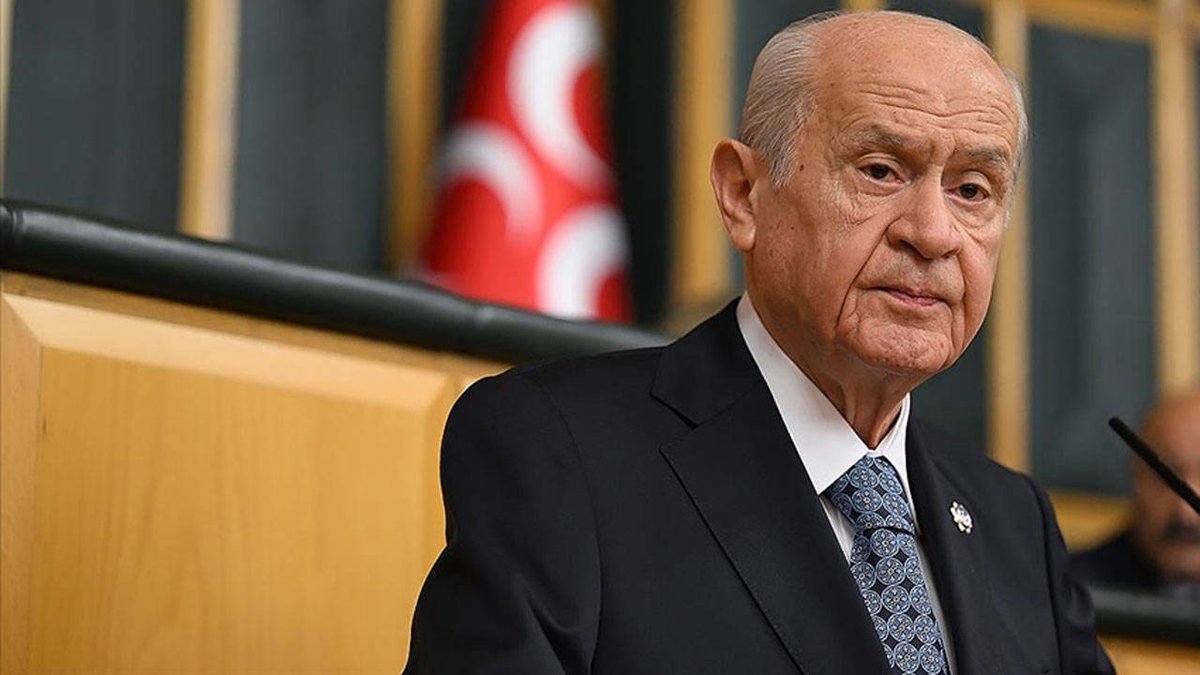 BirGun_Gazetesi's tweet photo. Devlet Bahçeli: "Bayram ruhunun kökleşmesi, Türkiye’nin baştan ayağa bayram yerine dönmesi ancak bu sayede gerçekleşecek, sivil ve demokratik siyaset derinlik ve genişlik kazanacaktır"
https://t.co/4nov73H4t5 https://t.co/V83BxriaSk