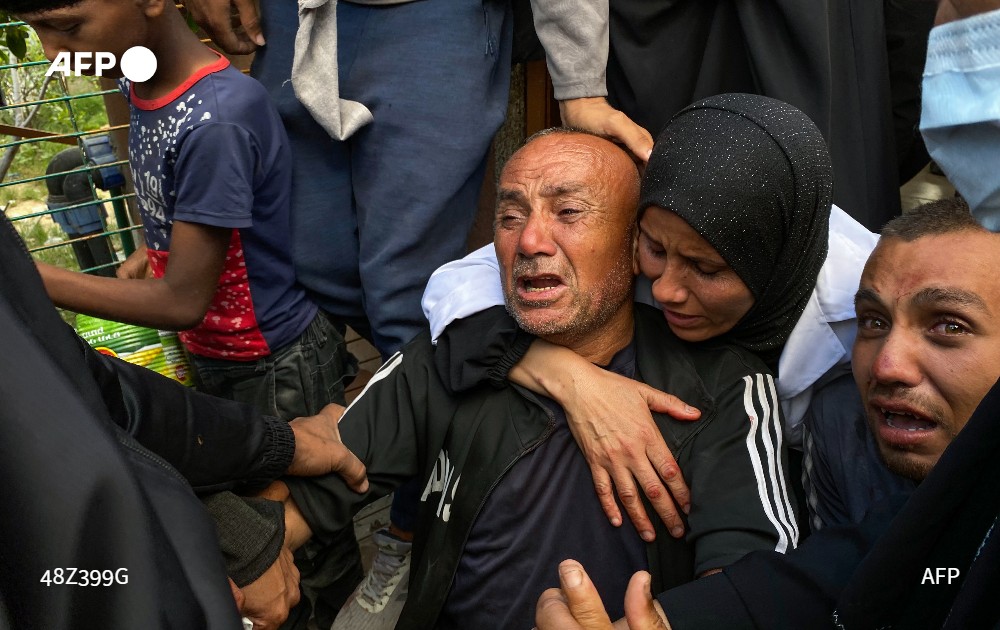 El alto comisionado de la ONU para los Derechos Humanos, Volker Turk, declara que los "ataques mortales" contra civiles en las cercanías de los centros de distribución de ayuda en la Franja de Gaza constituyen "un crimen de guerra" #AFP