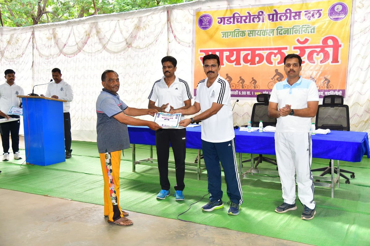 SP_GADCHIROLI's tweet photo. जागतिक सायकल दिनानिमित्त गडचिरोली पोलिसांची सायकल रॅली!
300+ पोलीस अधिकारी, अंमलदार, विद्यार्थी व नागरिकांचा सहभाग
पोलीस अधीक्षक नीलोत्पल यांच्या हस्ते रॅलीचा शुभारंभ
इंदिरा गांधी चौक ते पोलीस कवायत मैदान
#WorldBicycleDay #GadchiroliPolice #CycleRally #HealthAndEnvironment https://t.co/eIFUImJ4wJ