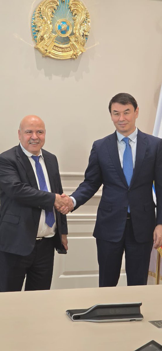 د قزاقستان هېواد ته د خپل یوه ورځني سفر په ترڅ کې، پرون ما د دغه هېواد د صدراعظم مرستیال او د بهرنیو چارو وزیر جلالتمآب مراد نورتلیو سره د ده په دفتر کې ولیدل. نوموړي له تود هرکلي سربیره، د عزیزی شرکت د پرمختیایي پروګرامونو او نړیوالو پانګونو په اړه معلومات وغوښتل، چې زما او زما