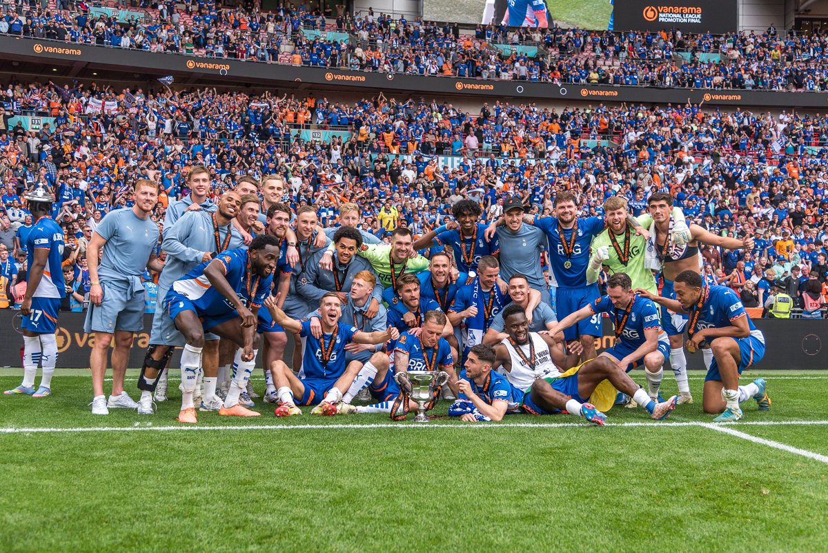 donaghyt01's tweet photo. WHAT A DAY @OfficialOAFC https://t.co/ze4oiqXzR3