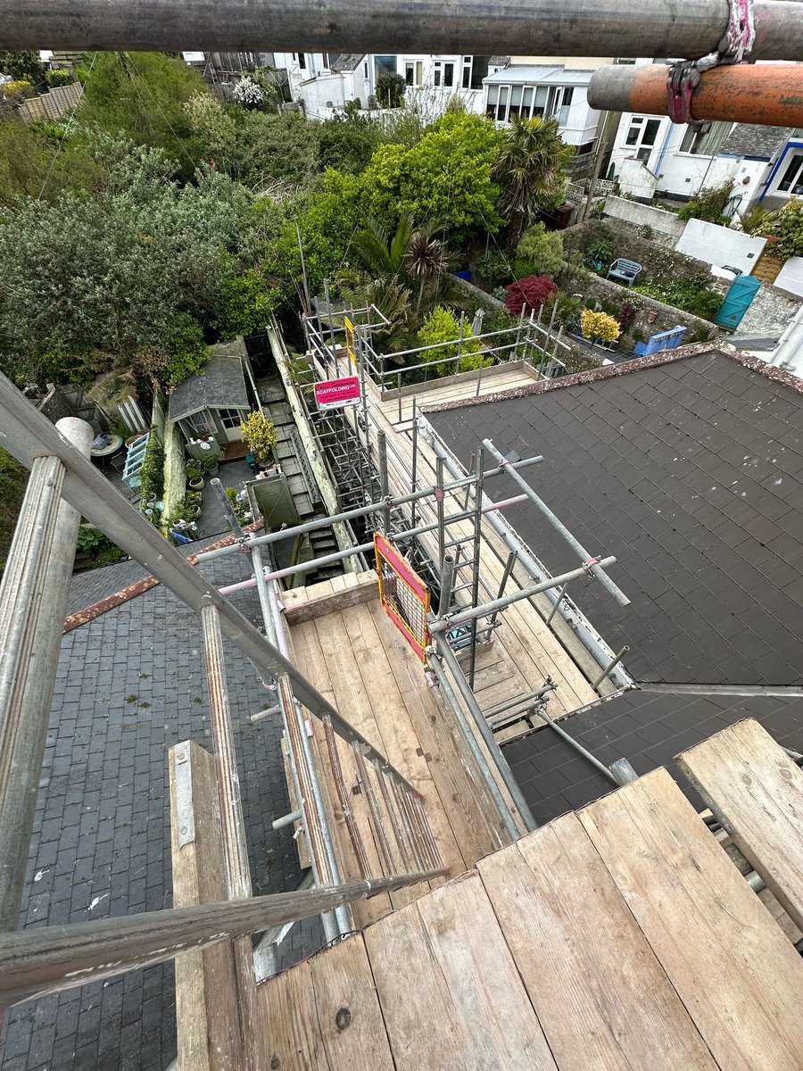 Don’t look down 😓 

Chimney scaffolding up in Newlyn 🔧🏠 Whether it’s a repair or a full rebuild, we’ve got the access covered. Our Scaffolding allows for any service – repointing, demolition, refurb, and render.

Need scaffolding for your chimney works? Call  01736 364562