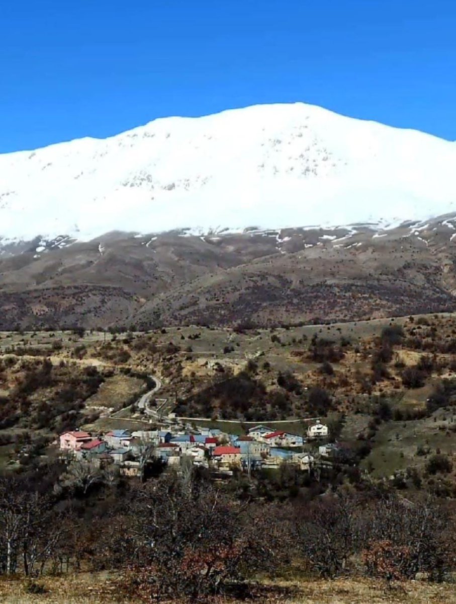 Seni düşünmek güzel şey, ümitli şey. 
Dünyanın en güzel sesinden
En güzel şarkıyı dinlemek gibi bir şey..
Ben artık şarkı dinlemek değil, 
Şarkı söylemek  istiyorum 

Nazım Hikmet Ran

Kemaliye köylerinden   (Kercini)Günyolu köyünden  bir görsel ile tüm dostlara selamlar  🌻