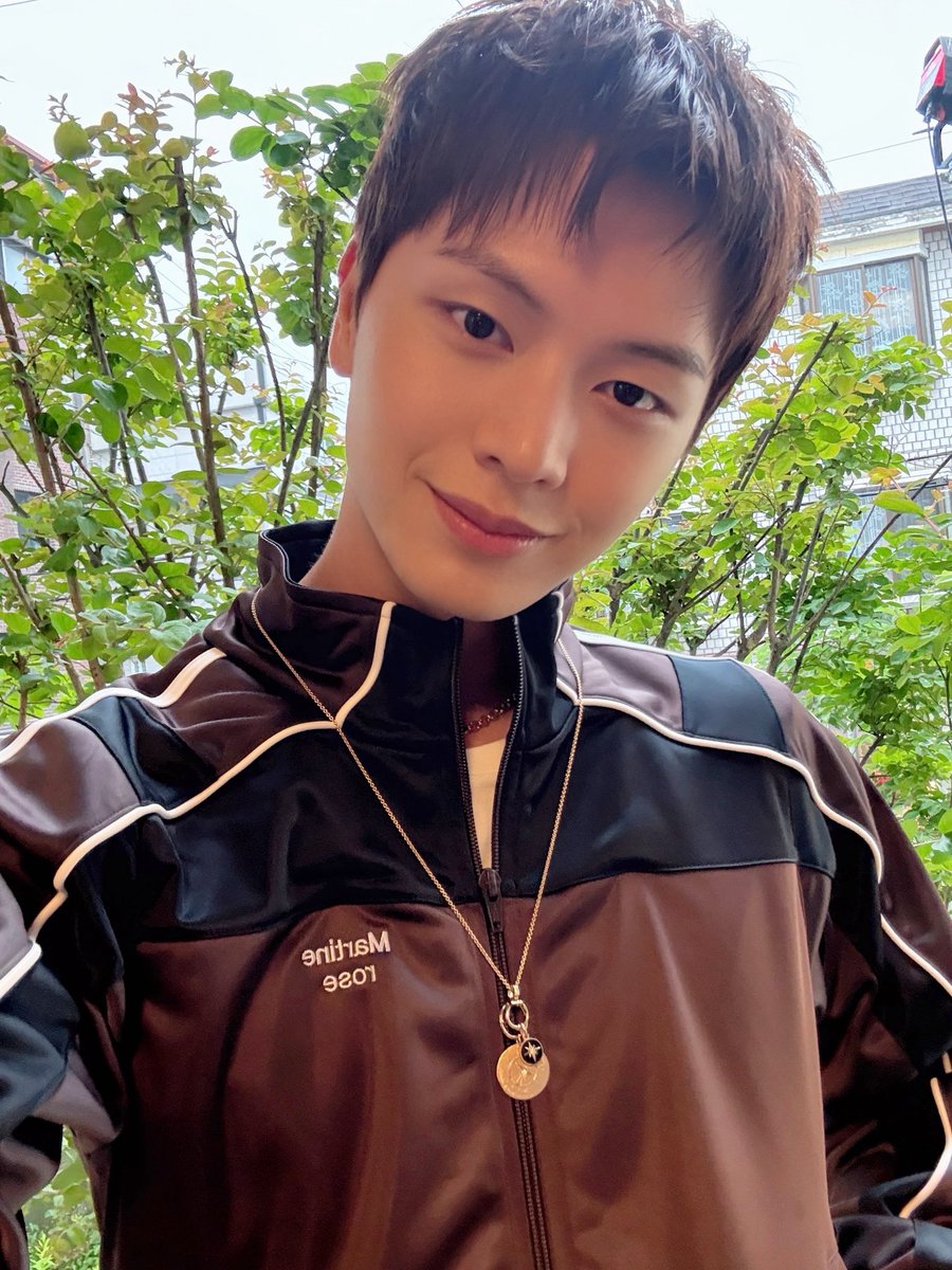 YookSJ_official's tweet photo. [📸] #YOOKs_moment
#WWDKOREA 6월호 커버 주인공✨

인간 복숭아
인간 청량
인간 청순 ...
다가져라 육성재
하나만 고를 수가 없어요 ⸝⸝o̴̶̷̥᷅  ̫ o̴̶̷̥᷅⸝⸝

#육성재 #YOOKSUNGJAE
#All_About_Blue https://t.co/y6AFgh7oNb