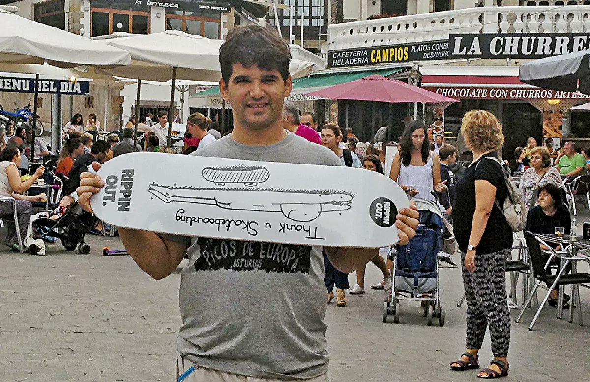Hoy se cumplen 8 años que mataron a Ignacio Echeverría unas hordas islamistas, el murió generosamente para salvar la vida de los demás. Fue el arquetipo de español perfecto, cumplió con el deber y se dió a los demás.

Fue y es el orgullo de muchos de nosotros.

Gracias.