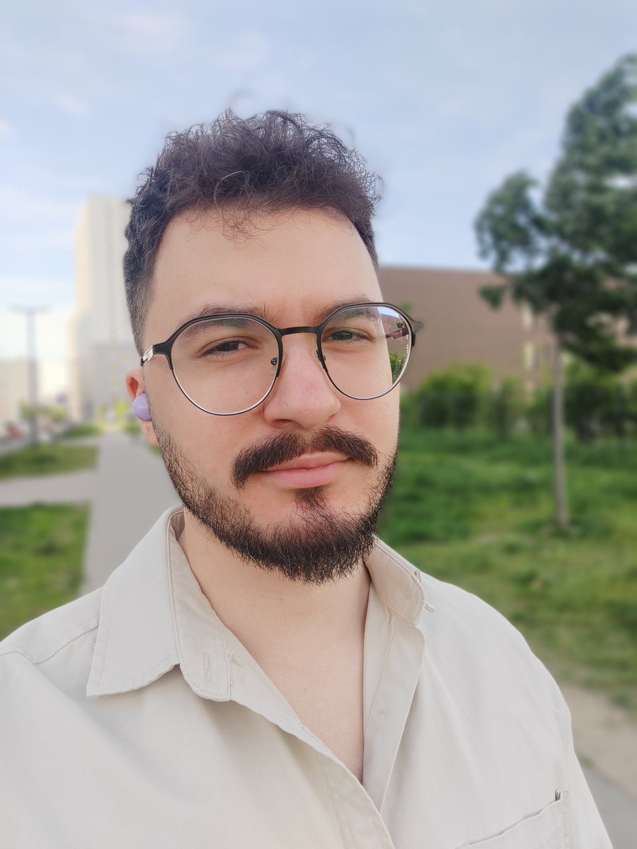 Ищу работу! Буду рад ретвитам ❤️
Меня зовут Ваня, мне 27 лет и 8 из них я работаю монтажёром.
Сейчас монтирую кучу подкастов, видео и, например, такие эссе: t.ly/vbF0-
Если вам или вашим знакомым нужен монтажёр, напишите, пожалуйста, в телеграм  
<a href="/in_da_tresh/">Подкидыш</a>