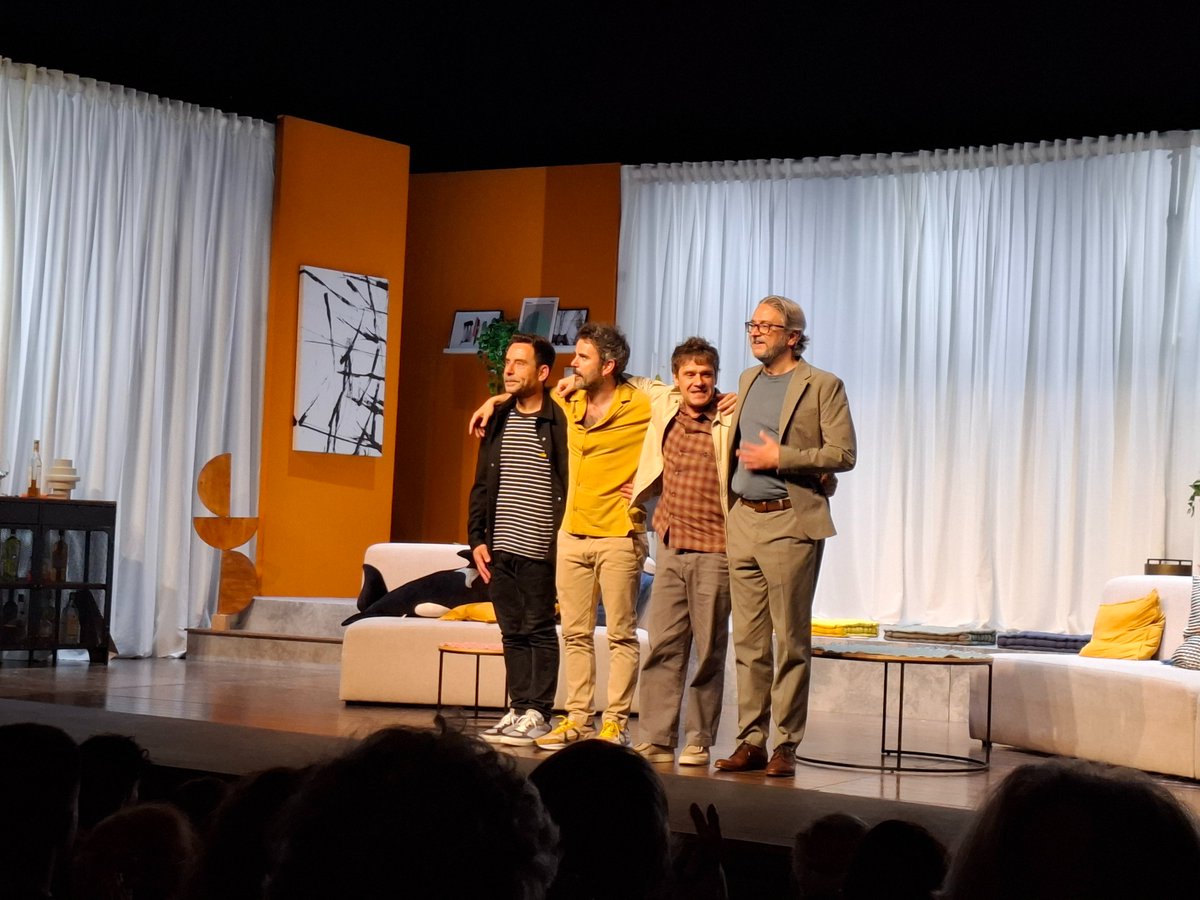 Marta Fernández (@martafdezjurjo) on Twitter photo #ElFavor de <a href="/suegarachana/">Susanna Garachana</a>, al <a href="/Teatre_Goya/">Teatre Goya</a> fins al 22 de juny, sota la direcció de Xavier Ricart. Una comèdia delirant interpretada per <a href="/edubuch/">Eduard Buch</a>, Pau Roca, Xavier Ricart i Marc Rodríguez. Passes una bona estona i alhora provoca una gran reflexió sobre l'amistat i la paternitat 👏 #ElFavor de <a href="/suegarachana/">Susanna Garachana</a>, al <a href="/Teatre_Goya/">Teatre Goya</a> fins al 22 de juny, sota la direcció de Xavier Ricart. Una comèdia delirant interpretada per <a href="/edubuch/">Eduard Buch</a>, Pau Roca, Xavier Ricart i Marc Rodríguez. Passes una bona estona i alhora provoca una gran reflexió sobre l'amistat i la paternitat 👏