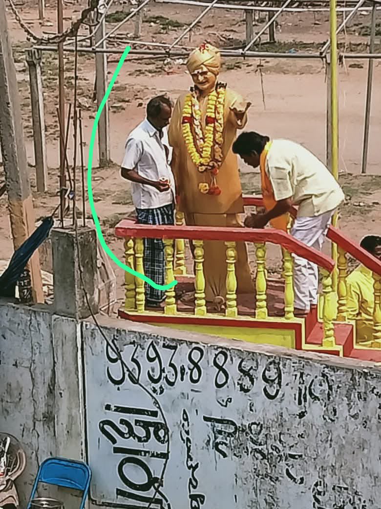 YSRCP Women's Wing (@ysrcpwwofficial) on Twitter photo కూటమి ప్రభుత్వం అండదండలతో, మమ్మల్ని ఎవరు ఏమి చేయలేరనే దిమాతో రెచ్చిపోతున్న కామాంధులు.
పశ్చిమ గోదావరి జిల్లా ఆకివీడులో ఒకటో తరగతి చదువుతున్న బాలికపై అత్యాచారం చేసిన 60 ఏళ్ల <a href="/JaiTDP/">Telugu Desam Party</a> కార్యకర్త షేక్ మీరావలి..
బాలిక ముభావంగా ఉండడంతో సోమవారం ఆసుపత్రిలో చికిత్స చేయించగా జరిగిన విషయం కూటమి ప్రభుత్వం అండదండలతో, మమ్మల్ని ఎవరు ఏమి చేయలేరనే దిమాతో రెచ్చిపోతున్న కామాంధులు.
పశ్చిమ గోదావరి జిల్లా ఆకివీడులో ఒకటో తరగతి చదువుతున్న బాలికపై అత్యాచారం చేసిన 60 ఏళ్ల <a href="/JaiTDP/">Telugu Desam Party</a> కార్యకర్త షేక్ మీరావలి..
బాలిక ముభావంగా ఉండడంతో సోమవారం ఆసుపత్రిలో చికిత్స చేయించగా జరిగిన విషయం