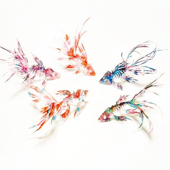 #ペーパーワンダーランド2025
出展アーティストのご紹介✎✰
【我流切紙人】★初出展★
<a href="/garyukirigami/">我流切紙人</a>
紙×樹脂を組み合わせ見事な作品を手掛ける作家さん✨
生命の息吹さえも感じる艶感はまさに紙の域を超えた神技。美しい紙と色と光の世界観をぜひ会場でご堪能ください‼️
kinko-ad.co.jp/event2025/