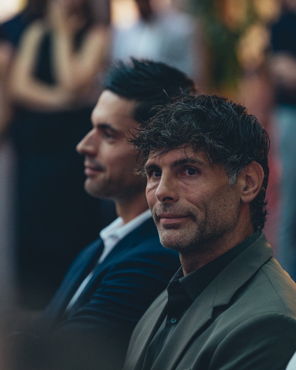 🥹 La noche de <a href="/A9Garcia/">Antonio García</a> en la 𝐆𝐚𝐥𝐚 𝐀𝐒𝐎𝐁𝐀𝐋 es algo que yo no puedo explicar🎶

Reconocimiento individual como 𝐌𝐞𝐣𝐨𝐫 𝐋𝐚𝐭𝐞𝐫𝐚𝐥 𝐈𝐳𝐪𝐮𝐢𝐞𝐫𝐝𝐨 y una despedida soñada coronada con el 𝗠𝗩𝗣 <a href="/ASOBAL/">ASOBAL</a> 24/25✨

El tipo más pletórico y el más buscado de la noche🫢