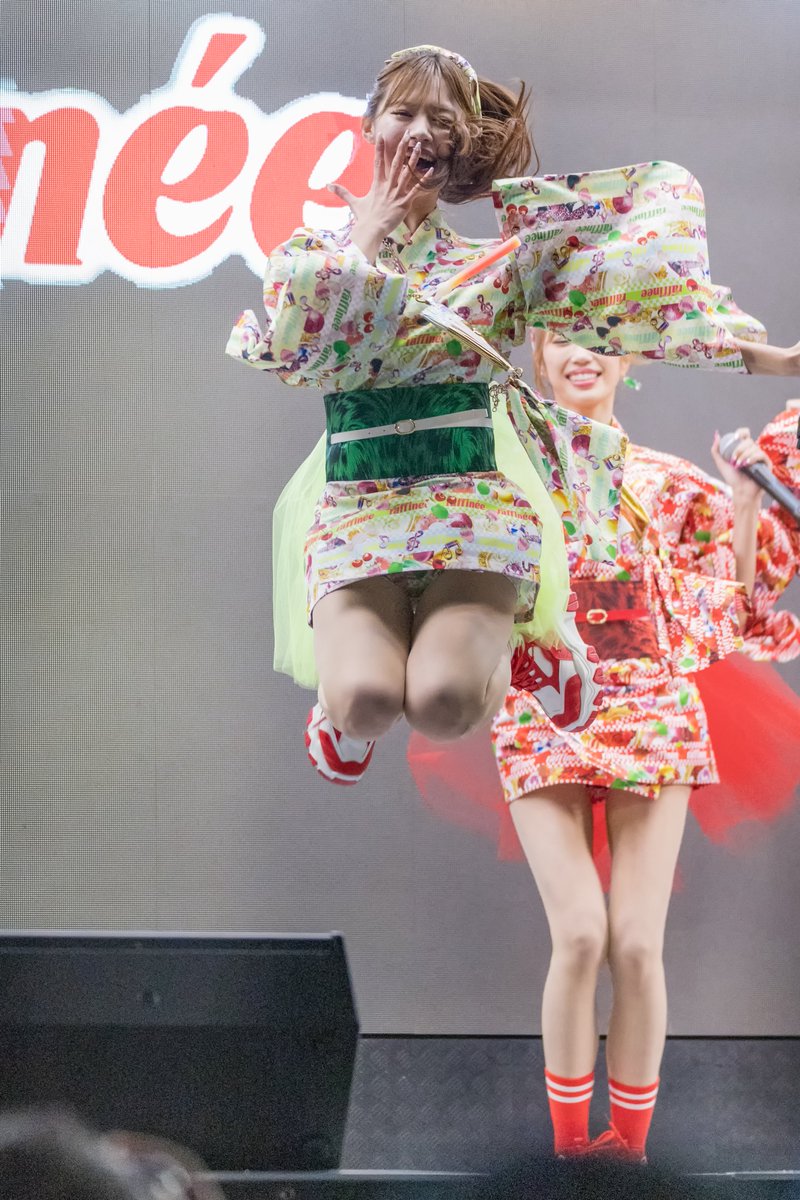 #raffineelady ／#raffineeμs ステージ
ここ数年の ＃富士24時間 レースのお楽しみ🎤
晏夕さん <a href="/loveanyu_twitt/">広瀬晏夕</a>  の歌がまたまたパワーアップしていて、GRAVITYの中でビブラートを使いながら歌っていて最高！
しかし ＃メロンソーダ飲みたい は偉大な曲だ…