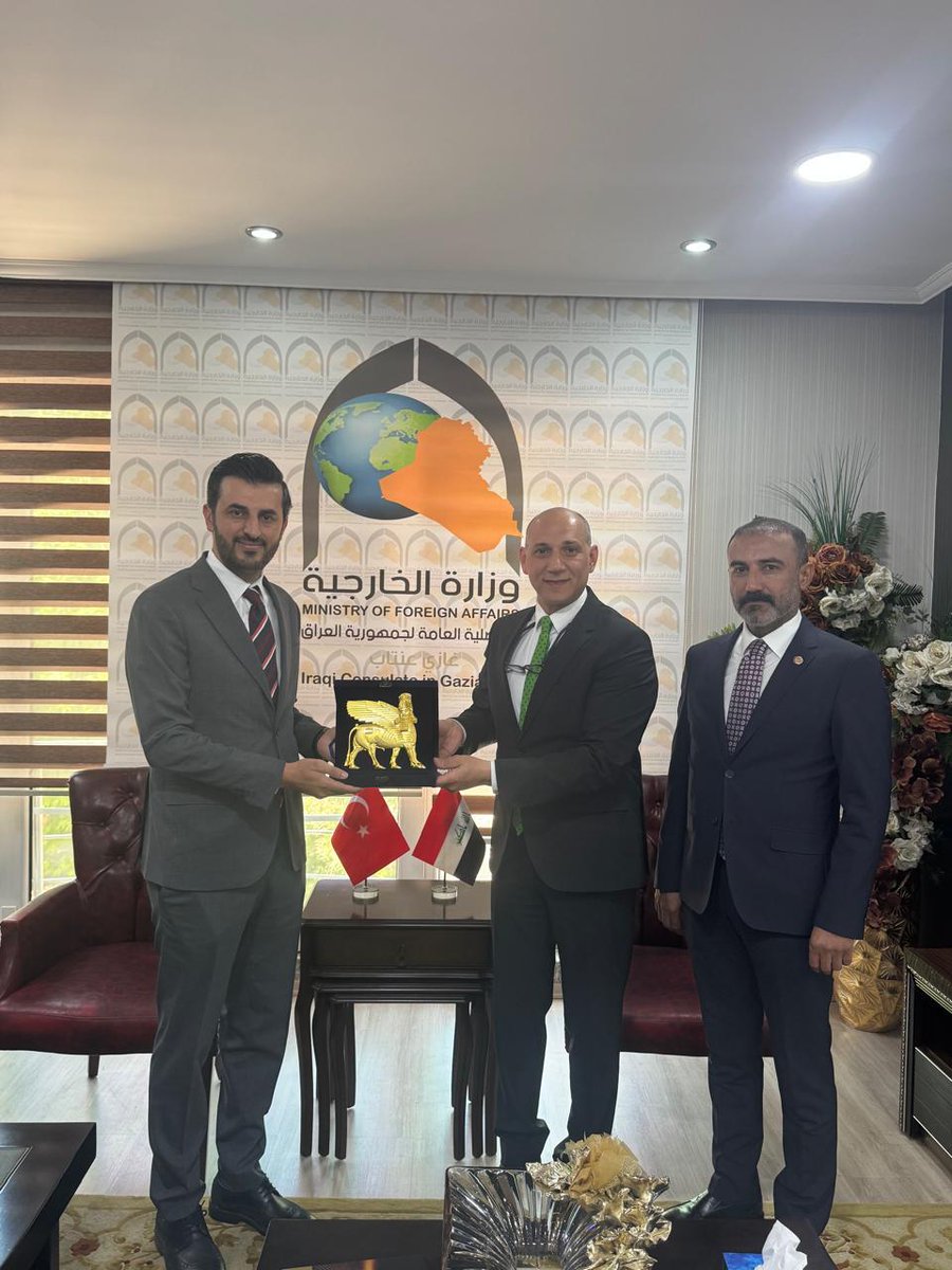Mehmet Tuncay Yıldırım🇹🇷 (@mtuncayyildirim) on Twitter photo 🇹🇷🇮🇶 Dış Ekonomik İlişkiler Kurulu (DEİK) Türkiye-Irak İş Konseyi Başkanımız Sayın <a href="/halitacar/">Halit Acar</a>'la birlikte Irak Gaziantep Başkonsolosu Thoalfıqar Tawfıo Humoud'u ziyaret ederek Gaziantep-Irak ticaretini geliştirmeye yönelik atılacak adımları ve potansiyel iş birliklerini istişare 🇹🇷🇮🇶 Dış Ekonomik İlişkiler Kurulu (DEİK) Türkiye-Irak İş Konseyi Başkanımız Sayın <a href="/halitacar/">Halit Acar</a>'la birlikte Irak Gaziantep Başkonsolosu Thoalfıqar Tawfıo Humoud'u ziyaret ederek Gaziantep-Irak ticaretini geliştirmeye yönelik atılacak adımları ve potansiyel iş birliklerini istişare