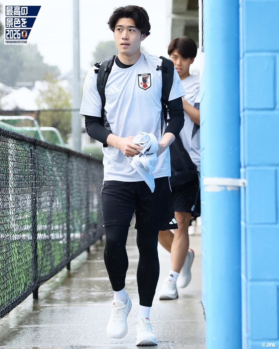 jfa_samuraiblue's tweet photo. 🔹𝗦𝗔𝗠𝗨𝗥𝗔𝗜 𝗕𝗟𝗨𝗘🔹

活動初日のトレーニングに向かう選手たち🚶‍♂️

#鈴木唯人 #藤田譲瑠チマ

🏆FIFAワールドカップ26アジア最終予選(3次予選)
🗓️6.5(木) ⌚️20:10(🇯🇵)
🆚オーストラリア代表🇦🇺
🏟️パーススタジアム(オーストラリア)
📱DAZN

#最高の景色を #SAMURAIBLUE
#サッカー日本代表 https://t.co/aVxTzmZ3gK