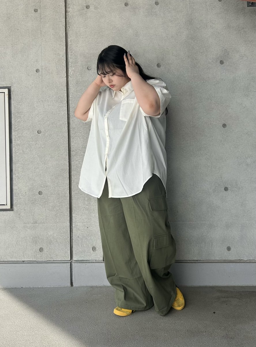 1枚で着用はもちろん、
インナーと合わせて羽織りとしても🙆🏻✨
系統問わず大活躍間違いなしのマストアイテム🤩

✔️半袖カラーシャツ
¥4,950(税込)着用サイズ④
🛒punyus.jp/detail/PN25SS-…

🪴ミリタリーカーゴワイドパンツ
¥6,600(税込)着用サイズ④
🛒punyus.jp/detail/PN24AW-…

staff : 163cm