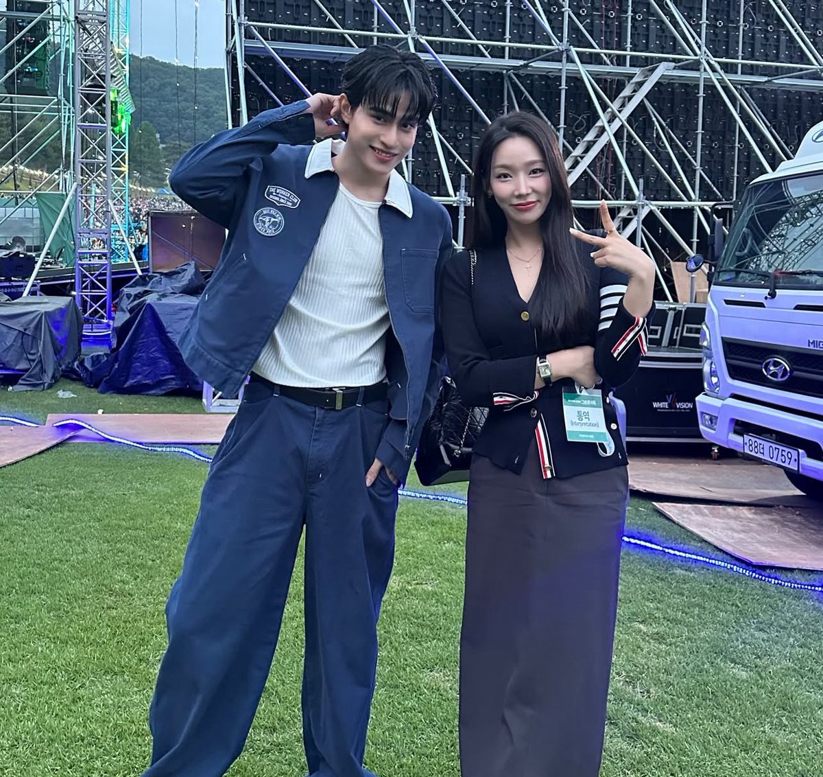 BarcodetinOFC's tweet photo. Barcode Tinnasit IGS Update

บาร์โค้ดกับพี่ๆทีมงานที่เกาหลี  
ม���ภาพน้องหน่วยที่ไปเชียร์ด้วย น่ารักมากๆเลยค่ะ 🥹

Cr. iG Yubbieleee

@BarcodeTin @GMMTV 
#GreenConcert2025xBarcode 
#Barcodetin #GMMTV https://t.co/qJjH16CA5y