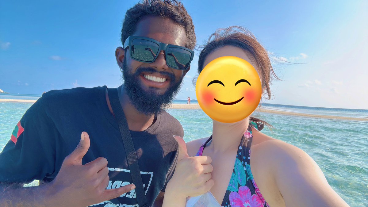 yrkiririyr's tweet photo. 2025.04.14 🇲🇻
.
Sandbank🏝️
オプションのドローン撮影($30)があるらしく、フリータイム!
ガイドさんが声をかけてくれて写真と動画を撮ってくれたよ📸✨
撮影のあとは、波打ち際でのんびり🌊
船に戻る前に、ガイドのシナールと記念写真したよ🥰❤️
.
#Maldives #モルディブ #shadowpalm https://t.co/5bD3bpDwGv