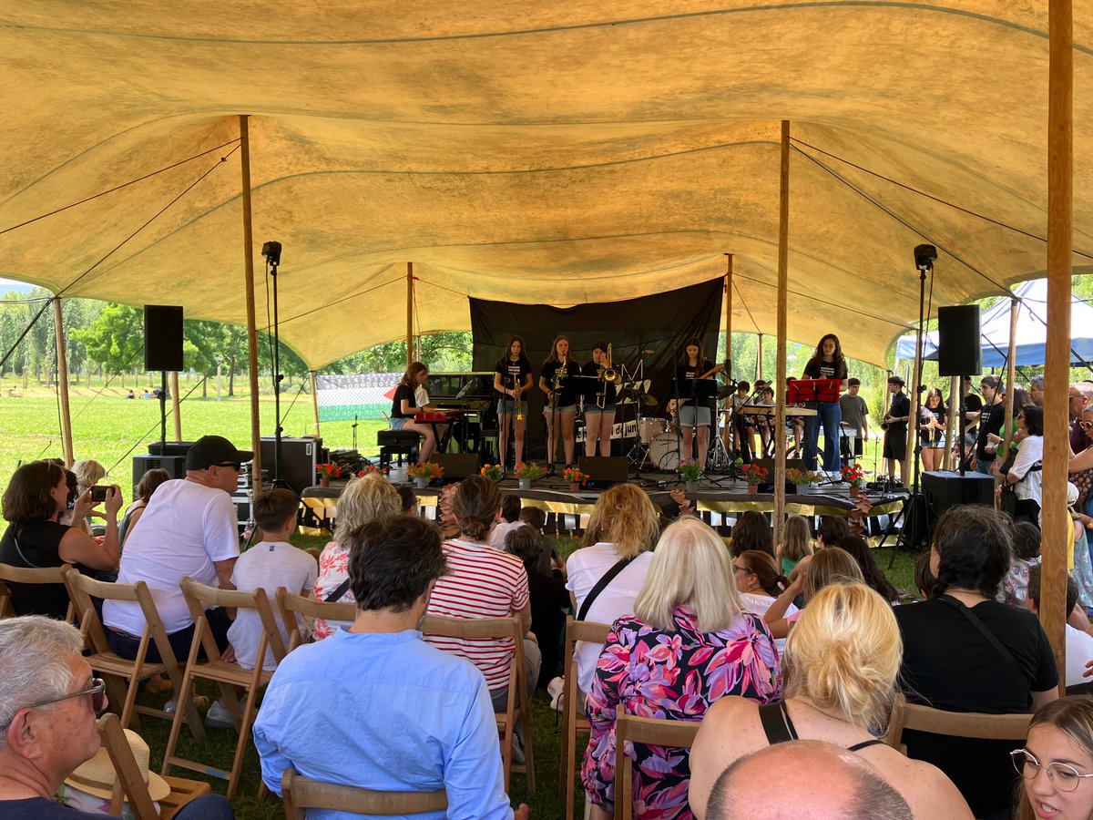 Miquel Cuenca (@cuenca_miquel) on Twitter photo 👏🏻 Diumenge es va cloure el <a href="/fem_jazz/">FEMJazz! Banyoles</a> amb el tradicional Picnic Jazz a La Draga. En la seva 31a edició, el festival de #jazz en actiu més antic de les comarques gironines es va ampliar a dos caps de setmana. Moltes gràcies al Taller de Música de #Banyoles per la seva feina! 👏🏻 Diumenge es va cloure el <a href="/fem_jazz/">FEMJazz! Banyoles</a> amb el tradicional Picnic Jazz a La Draga. En la seva 31a edició, el festival de #jazz en actiu més antic de les comarques gironines es va ampliar a dos caps de setmana. Moltes gràcies al Taller de Música de #Banyoles per la seva feina!