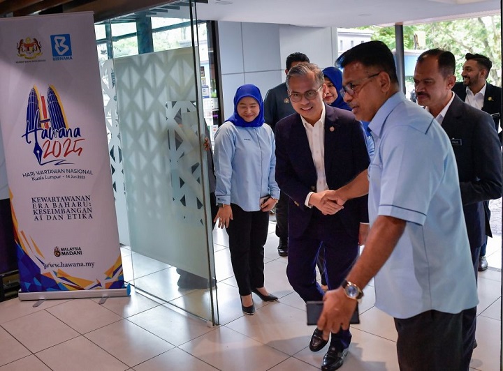 GerbangPost's tweet image. Kewartawanan Era Baharu: Mengimbangi AI dan Etika tema Hawana 2025 dlvr.it/TL7jTq #Kewartawanan #AI #Etika #Hawana2025 #HariWartawan