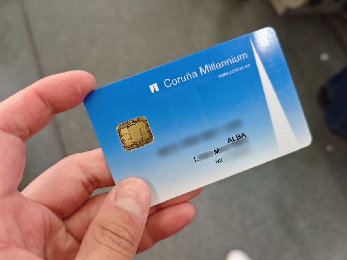 BlogBusurbano's tweet image. Alba ha extraviado su
#TarjetaMillennium en
el #Bus362 de la #Lín11
(con Estéban al volante)
Aunque quizá se podría decir que la #TarjetaMillennium ha perdido a Alba...! 😁
(vía @aalbytaa y @NonHaiBus)