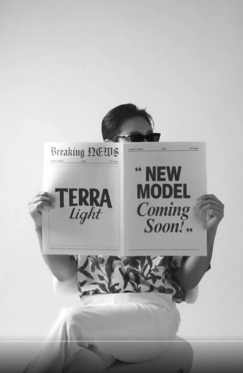 HiteJinro ได้ประกาศเมื่อวันที่ 3 ว่าได้เลือกนักแสดง #จูจีฮุน เป็นพรีเซนเตอร์คนใหม่ของเบียร์ “TERRA Light”

HiteJinro ได้ปล่อยคลิปทีเซอร์เผยให้เห็นเงาของจูจีฮุน พร้อมข้อความ “New Model Coming Soon!” ผ่าน IG ของ TERRA และมีแผนจะเปิดตัวแคมเปญโฆษณาชุดใหม่ที่นำโดยจูจีฮุนในเร็ว ๆ นี้