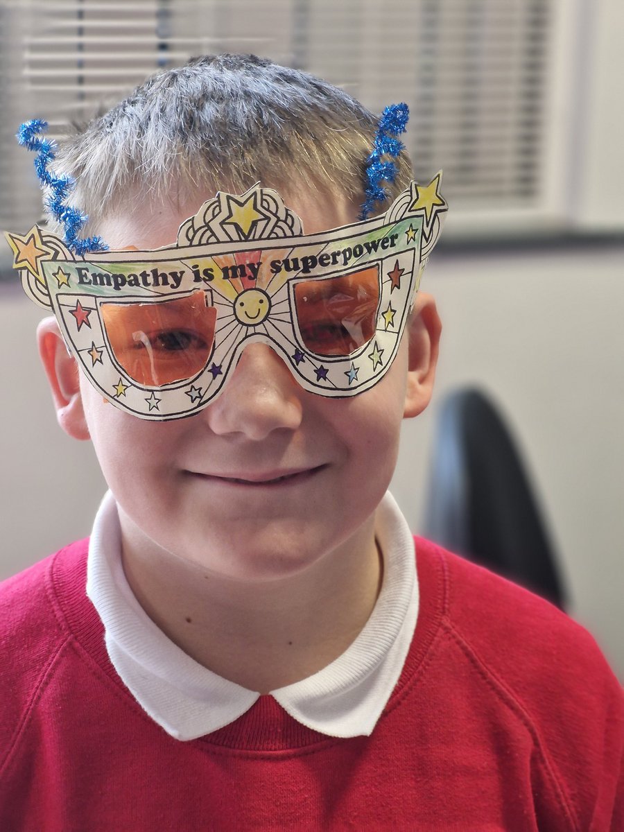Year3L's tweet image. Today, we watched the #sparkempathy with A.M. Dassu and SitaBrahmachari, all about life as a refugee. We created our empathy glasses to remember that we never know what others are dealing with! @EmpathyLabUK @PrimaryGreat #DANCE