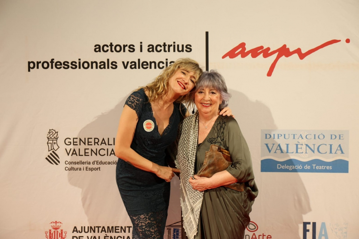 🎭 Ahir es van lliurar els #PremisAAPV 2025 al Teatre Principal de València. Enhorabona a totes les persones premiades i, en especial, als nostres membres Empar Ferrer, guardonada amb el Premi Narcís 2025, i Jordi Ballester, millor actor de repartiment (audiovisual).