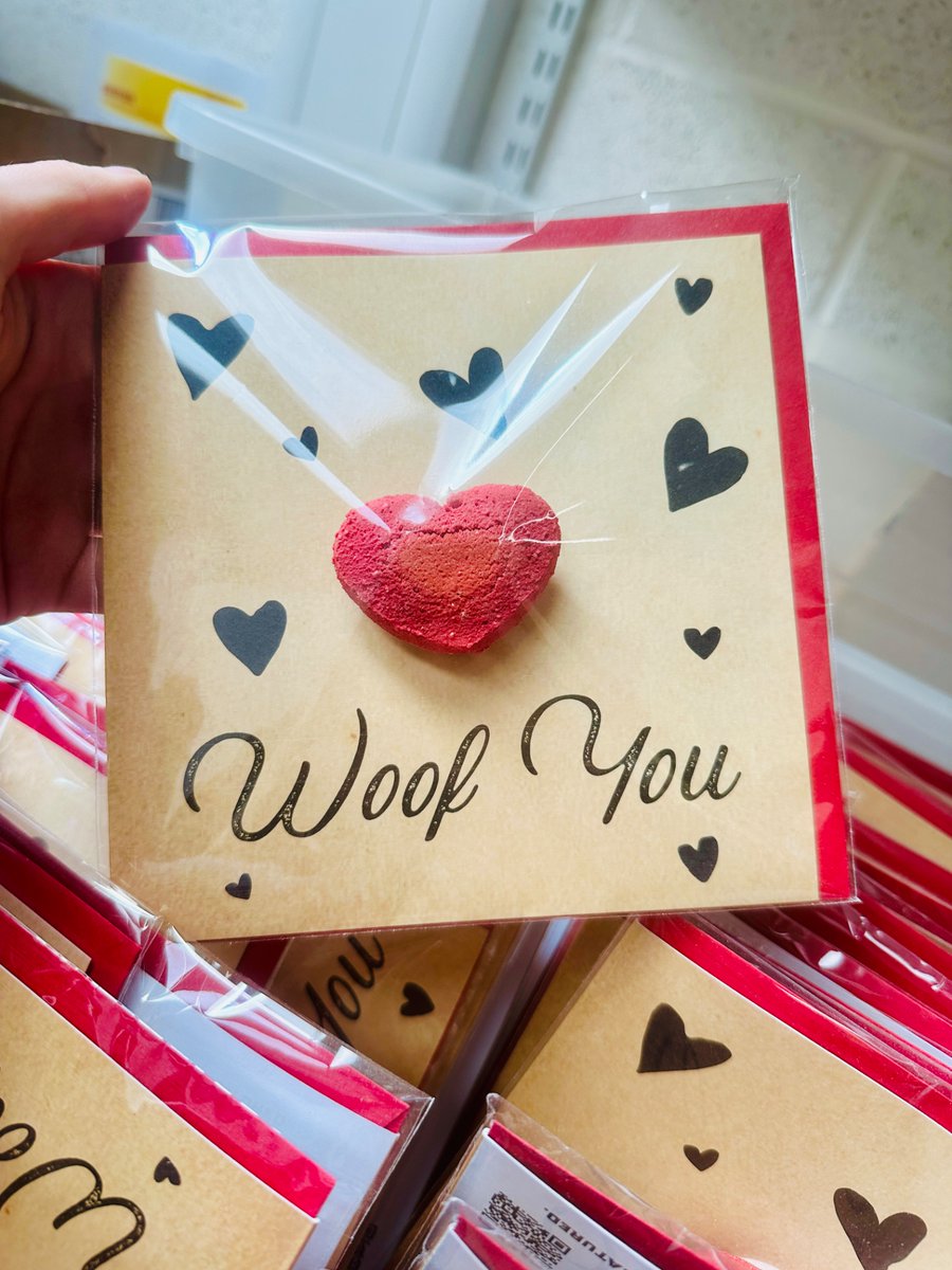 I'm just here..... to say.... i woof you...... #treatingscards #greetingscard #dogtreats #dogbakery #ukdogsofinsta