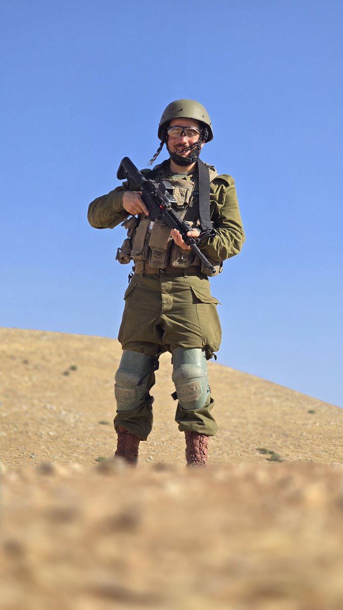 shmili_yakter's tweet image. לא מבין למה אנשים מתבאסים מיום ראשון – אצלנו בחשמונאים האווירה פשוט וואו. אולי זה בגלל שאני צעיר וצהוב? תגידו לי אתם