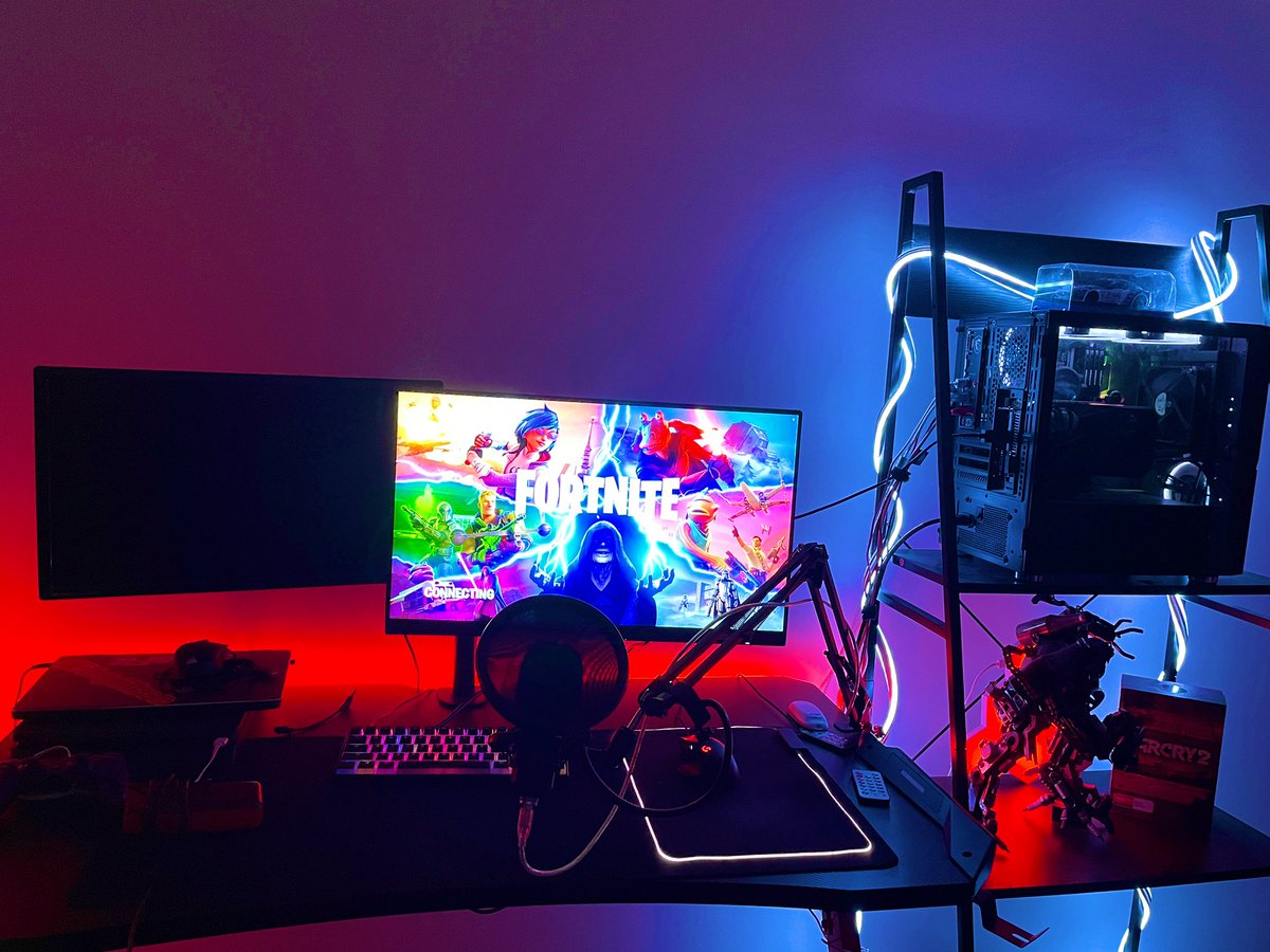 WITHSLO1's tweet photo. I love the vibe of my setup ! 

#gaming #Fortnite #night #pc https://t.co/9reByNbKlL
