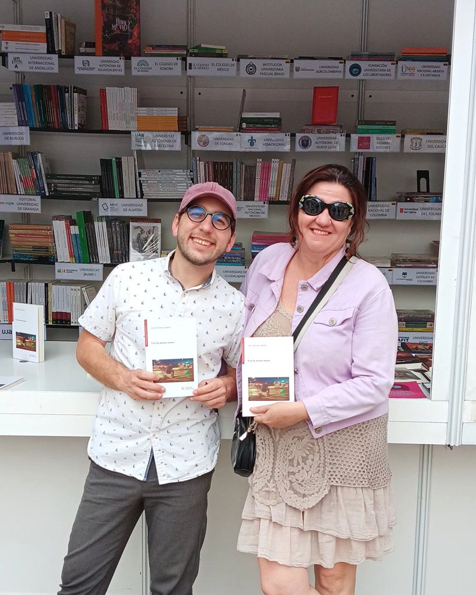 Cómo nos gustan las firmas de libros y que nuestros autores tengan la oportunidad de conocer a sus seguidores. ¡No hay nada más emocionante! Os dejamos algunas fotos de Diego Santana y Andrés París. ¡La Feria no ha hecho más que comenzar! 😍