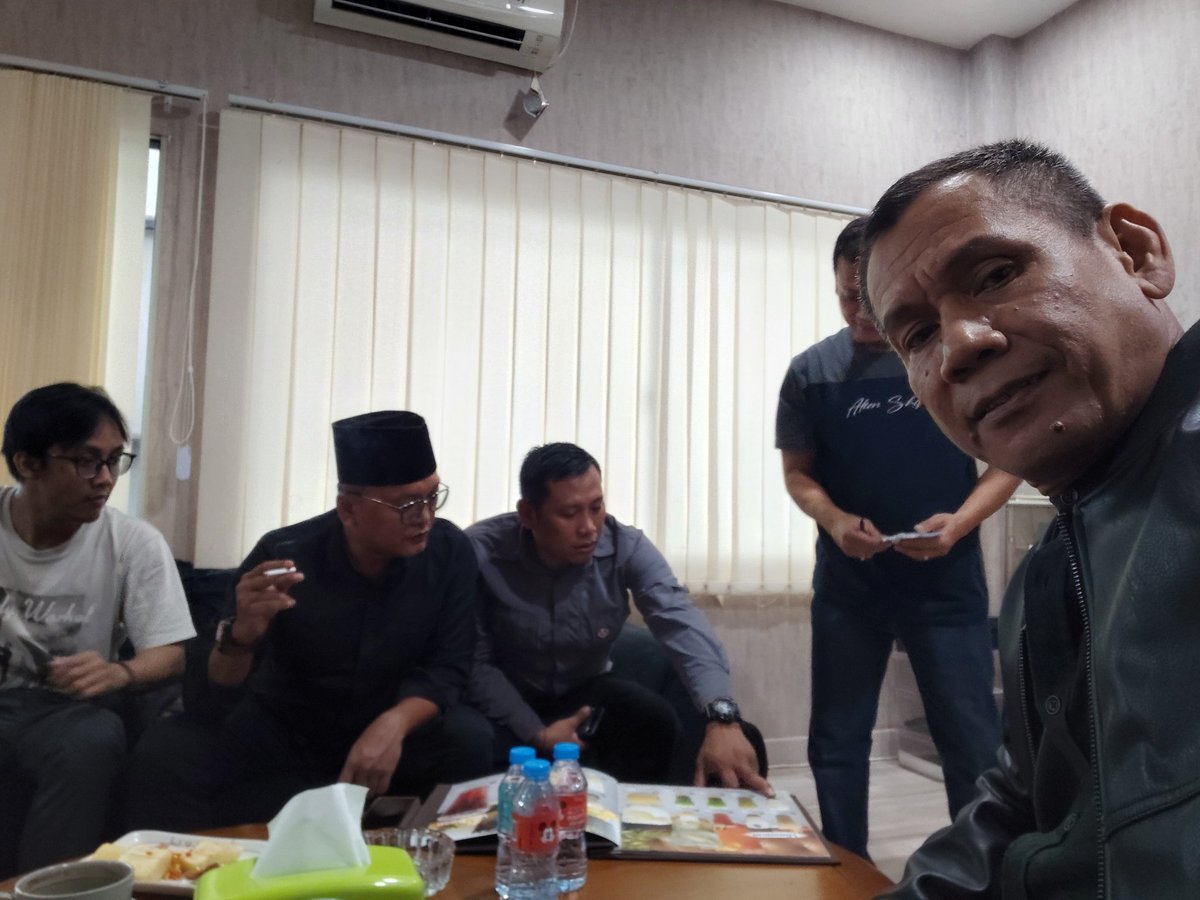 IndraJPiliang's tweet photo. Thank you Gus @GunRomli. Sudah mampir di MADILOG. #Merdeka100Persen https://t.co/ERBlmza8S1