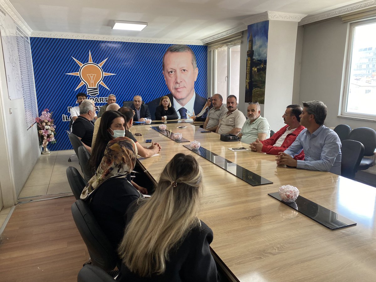 Haftalık olağan yürütme ve yönetim kurulu toplantımızı İlçe Başkanımız Sn. <a href="/sena_gecit/">Mehmet Sena GEÇİT</a>  başkanlığında  gerçekleştirdik.

Gündem maddelerimizi değerlendirerek, önümüzdeki dönem çalışmalarımızı planladık.
Birlikte, kararlılıkla çalışmaya devam ediyoruz.