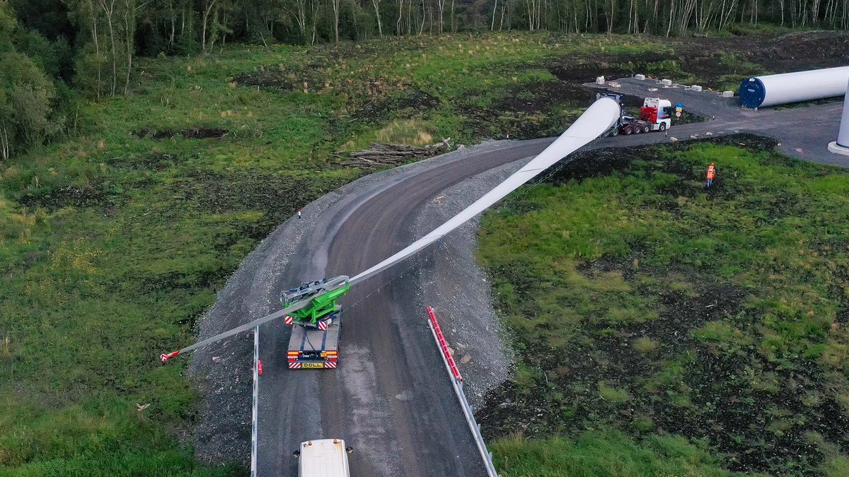 #FocusFriday ➡ 𝐁𝐥𝐚𝐝𝐞 𝐀𝐝𝐚𝐩𝐭𝐞𝐫 𝐓𝐫𝐚𝐢𝐥𝐞𝐫

Key Features:
🔷2m less turning space
🔷Better ground clearance &amp; stability
🔷Suitable for blades up to 120 metres long

To know more: collett.co.uk/cushaling/

#BladeTransport #HeavyHaulage #AbnormalLoads #TurbineTransport