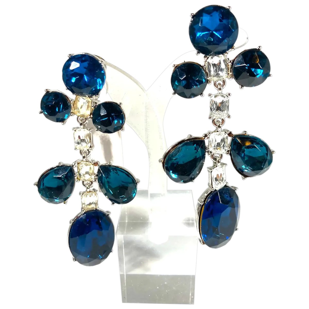Huge KJL Kenneth Lane Sapphire Blue Clear Rhinestones Dangle Chandelier Clip On Earrings MIB
#rubylane #vintage #earrings #dangle #chandelier #statement #rhinestones #giftideas #jewelryaddict #vintagejewelry #vintagebeginshere #treasures #designer #hautecouture #luxe