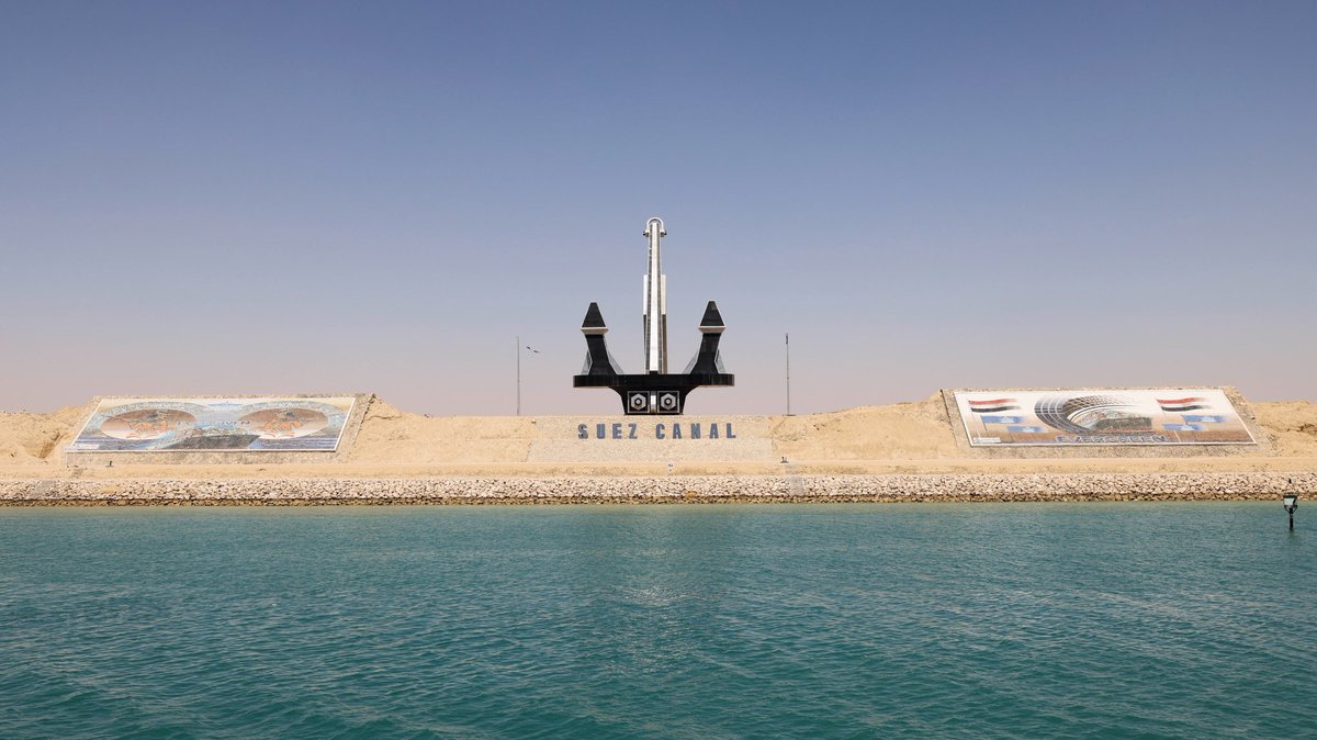 DefenceOps's tweet image. No time for Cruise Control! 🚢 

Having transitioned through the Suez Canal and the Red Sea 🌊

#CSG now welcomes warmer waters as it continues on OP #Highmast