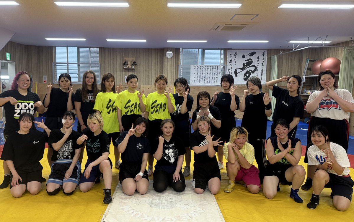 【橋本千紘主催 レスリング練習会】

現センダイガールズワールド王者・橋本千紘が提唱した「若手の底上げ、団体の垣根を超えた新人・若手選手たちの練習の機会」が本日、東京・安部学院5号館にて行われました。

・センダイガールズ(3名)
・スターダム(8名)
・ディアナ(3名)
・SEAdLINNNG(5名)