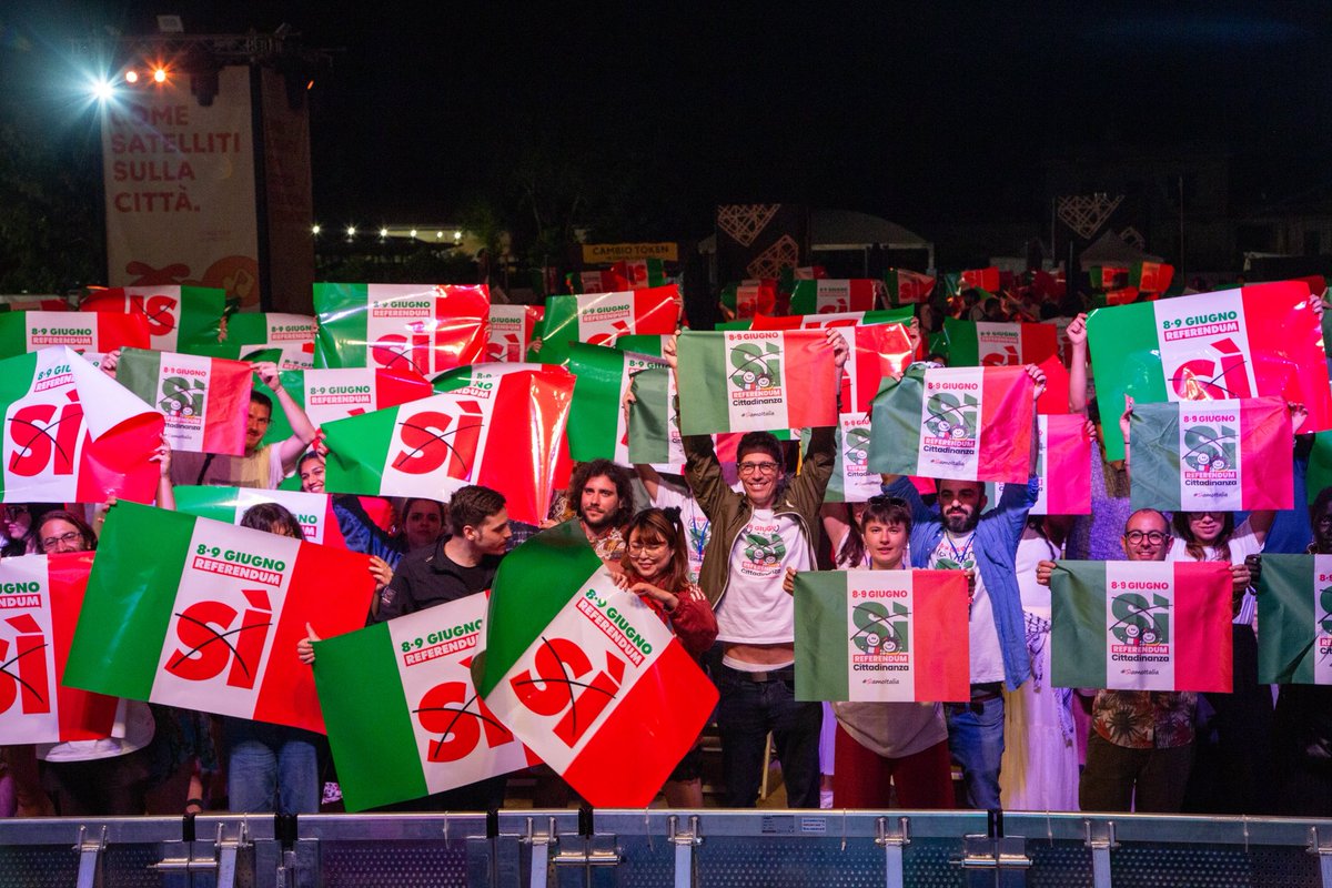 Ieri, in migliaia, abbiamo festeggiato la Repubblica che vogliamo.
Una Repubblica che riconosce chi cresce, ama, studia, lavora e contribuisce ogni giorno al nostro Paese.
Una Repubblica che dice Sì.

L’8 e 9 giugno scriviamo insieme una nuova pagina #ReferendumCittadinanza