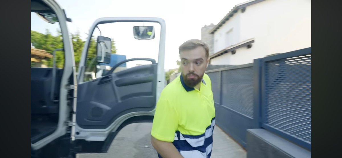 La velada este año no está yendo bien y el pobre Ibai está trabajando de lo que pille :(