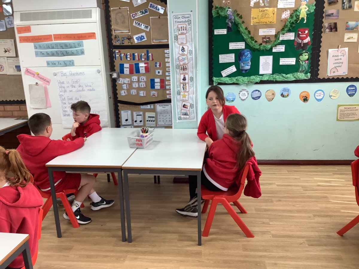 class3Aspull's tweet photo. What is a good friend? How can we be a better friend? These are our questions this morning in R Time #acpspshe #acpsscarf #acpsRTime #RTime #acpsvalues #acpswellbeing https://t.co/rNU9TciNJb