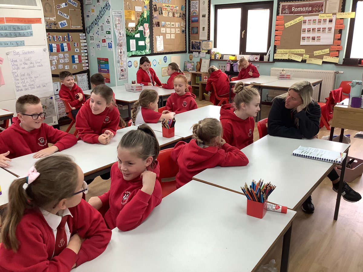 What is a good friend? How can we be a better friend? These are our questions this morning in R Time #acpspshe #acpsscarf #acpsRTime #RTime #acpsvalues #acpswellbeing