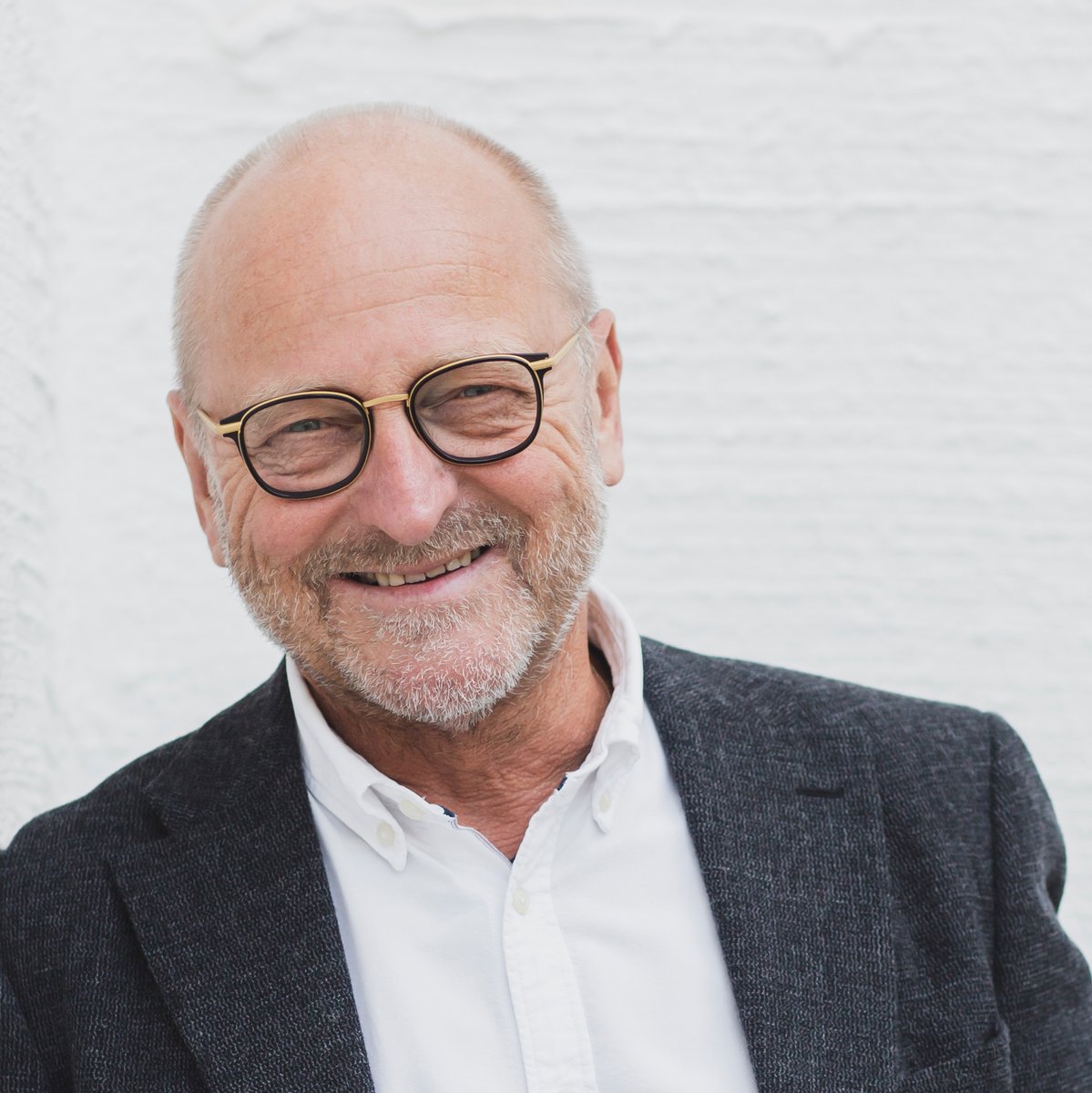 Arvostettu kirjailija ja terapeutti Tommy Hellsten saapuu vieraaksi Valamon luostariin 3.8.2025! 

Liput ennakoon WebTuohuksesta hintaan 20€ /hlö

valamo.fi/a/13-05-2025/t…

#TommyHellsten #Valamonluostari #kirjallisuustapahtuma #viisaus #elämänilo