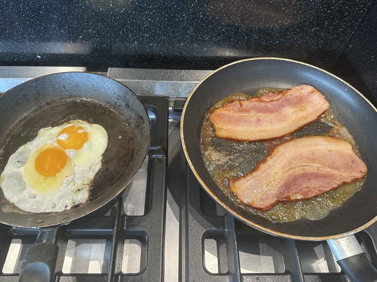 Traag gegaard buikspek en eieren my god this must be heaven 🤗