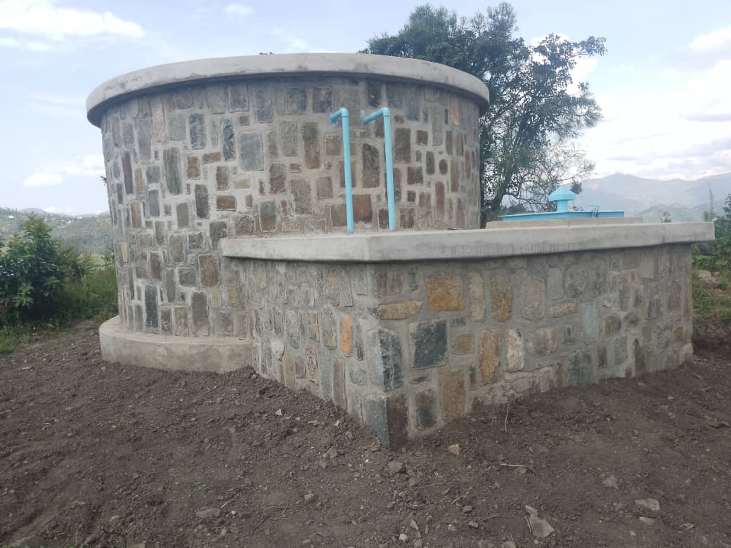 Rutsiro District (@rutsirodistrict) on Twitter photo #Rutsiro: Abaturage bāUmurenge wa Mukura/ Kabuga barishimira ko bongeye kubona amazi meza nyuma yāigihe batavoma. Uyu mwaka, ku bufatanye na <a href="/wasac_rwanda/">Water and Sanitation Corporation Group |Rwanda</a> na <a href="/RBCRwanda/">Rwanda Biomedical Centre</a> , Akarere kari kubaka imiyoboro 14, ifite Km146 n'amavomo rusange 146 ikazafasha abaturage 41,531. #Rutsiro: Abaturage bāUmurenge wa Mukura/ Kabuga barishimira ko bongeye kubona amazi meza nyuma yāigihe batavoma. Uyu mwaka, ku bufatanye na <a href="/wasac_rwanda/">Water and Sanitation Corporation Group |Rwanda</a> na <a href="/RBCRwanda/">Rwanda Biomedical Centre</a> , Akarere kari kubaka imiyoboro 14, ifite Km146 n'amavomo rusange 146 ikazafasha abaturage 41,531.